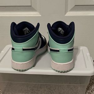 Jordan 1 mid. Big kids size 3.5.